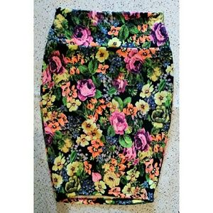 A'gaci Floral Skirt sz M NWT